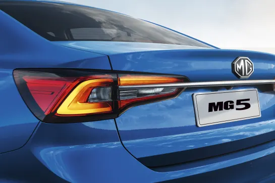 mg5_me_15l_cvt_del_blue_rear_lamp